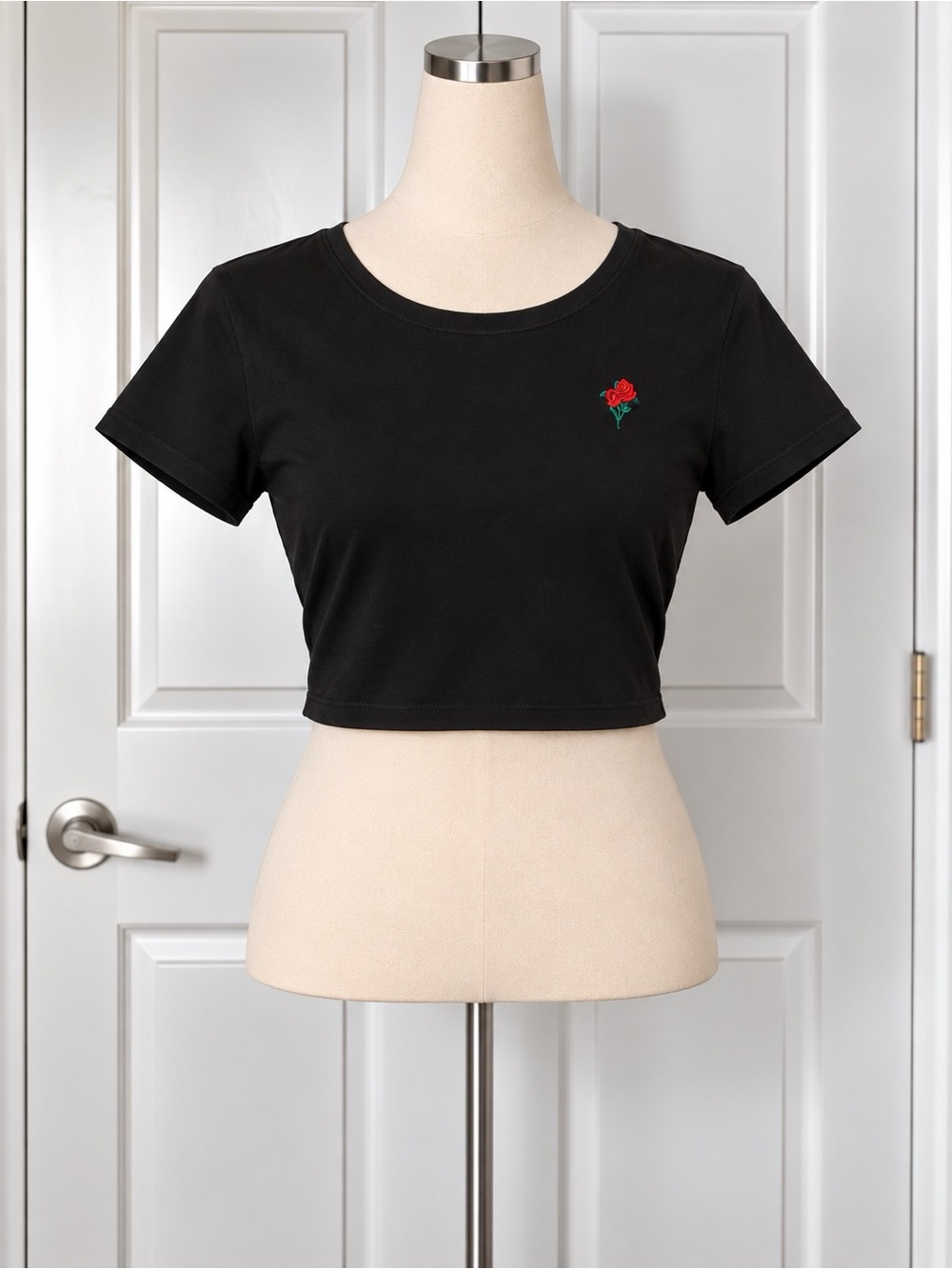 ISA & ELLA Womens Black Cropped Crew Neck Short Sleeve Rose Embroidered XL Y2K